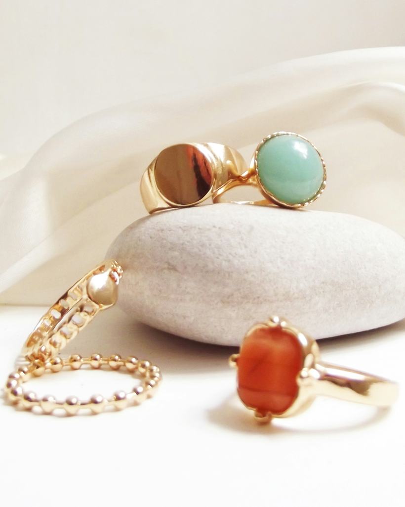 Prakriti stone-set rings in carnelian-look, turquoise-look and coral-look resin
